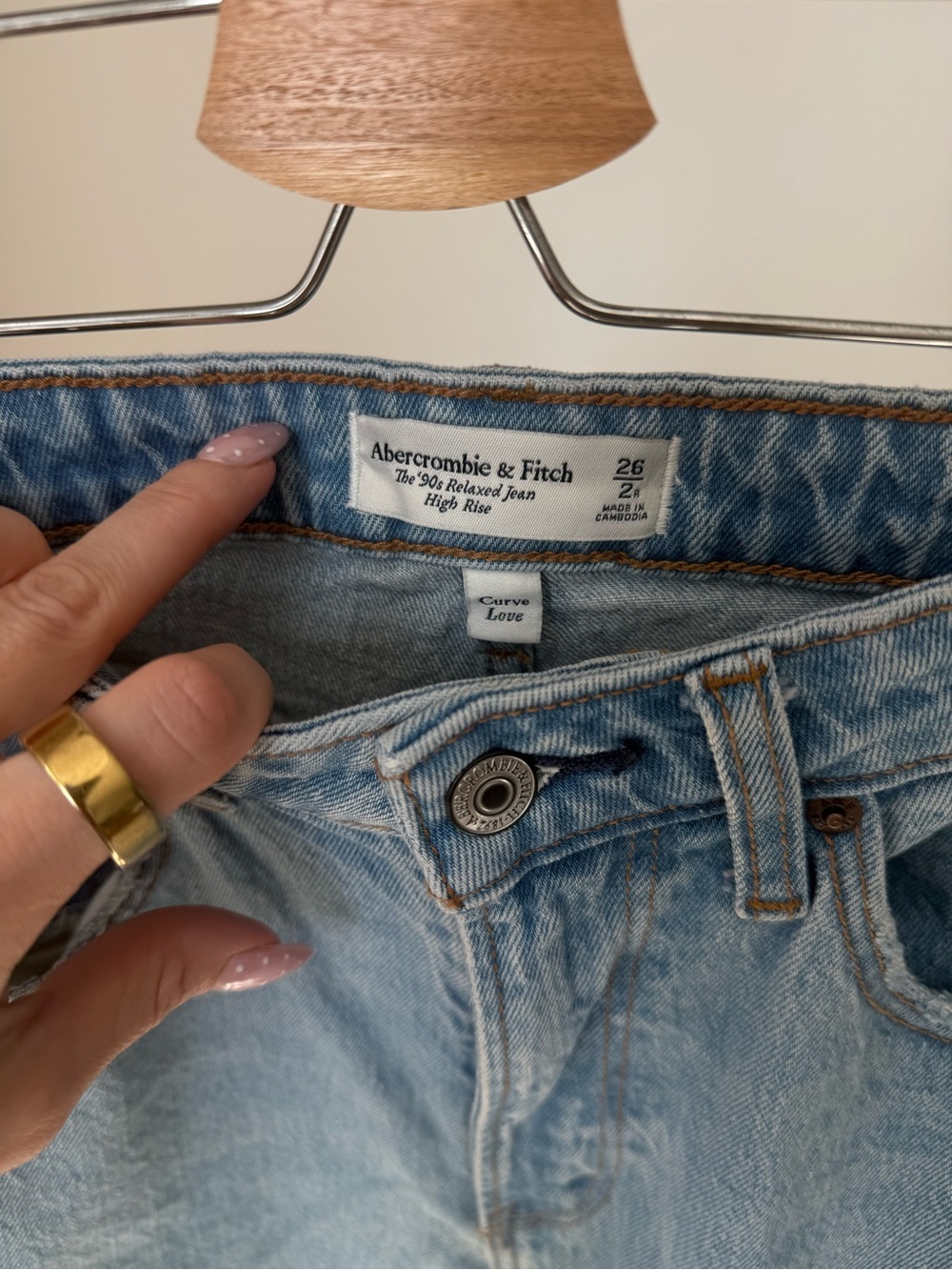 Abercrombie 90s Relaxed Cuffed Jeans Light Wash 26 - Picture 7 of 14